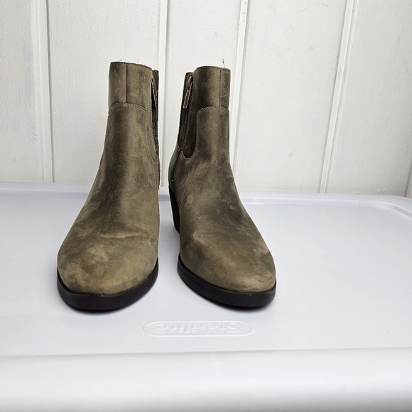 Vionic Shantelle Olive Green Waterproof Nubuck Leather Ankle Zip Booties 9 - Picture 3 of 12